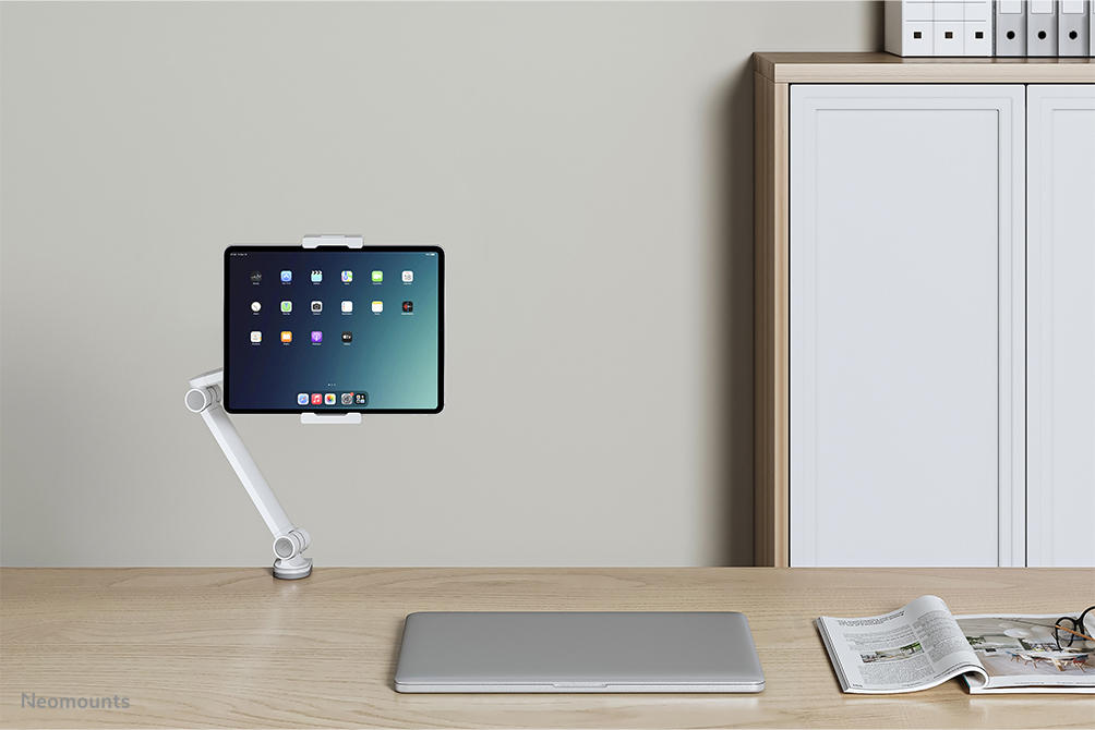 Neomounts DS15-545WH1 Tablet holder desk clamp 4.7-12.9" - universal - full motion